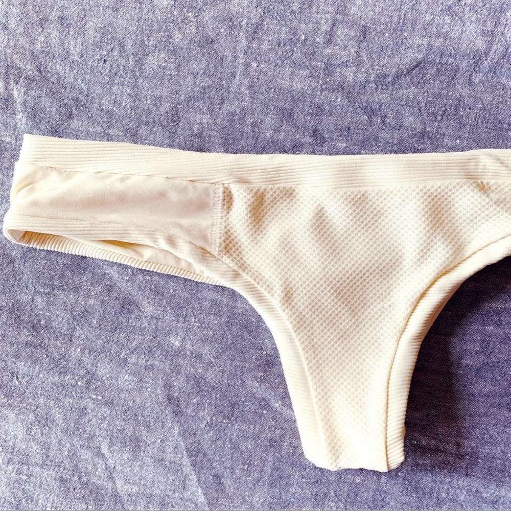 SUPER RARE♥️ BOYS + ARROWS WILLY THE WRASTLER BIKINI BOTTOM sz S SALT WHITE EUC